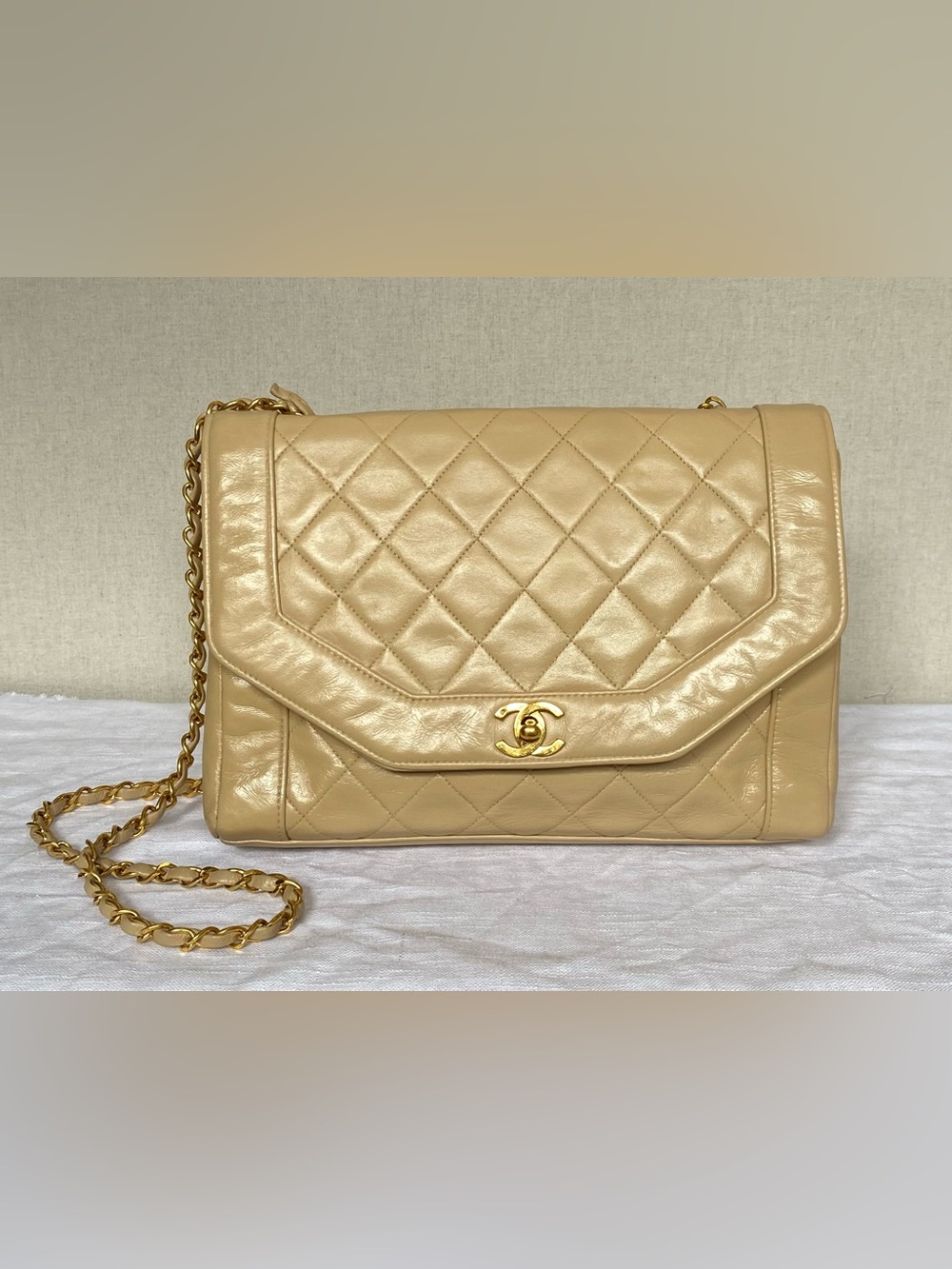Vintage ✨ CHANEL ✨ Diana Quilted Flap Bag CC Chain Shoulder Bag Medium Authentic - Picture 2 of 13